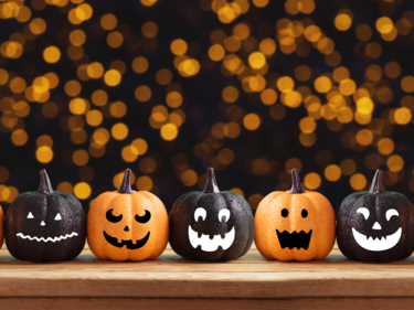 Black and orange jack o lanterns in a row.